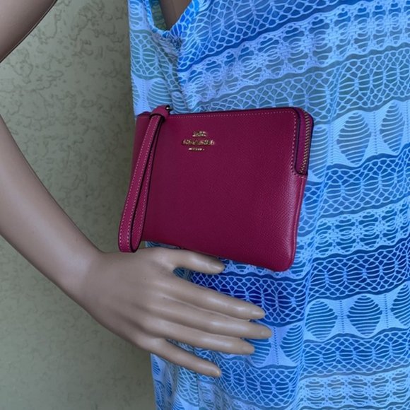 Coach Large Corner Zip Wristlet NWT - Picture 6 of 15